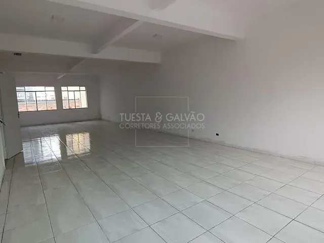 Prédio com 85m², para alugar, no bairro Centro em Curitiba
