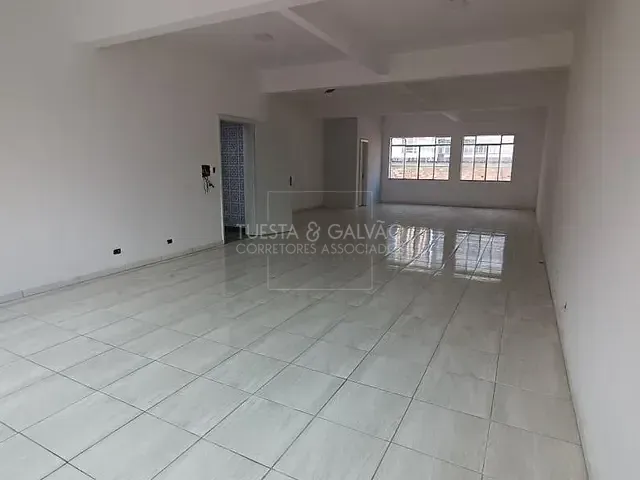 Prédio com 85m², para alugar, no bairro Centro em Curitiba