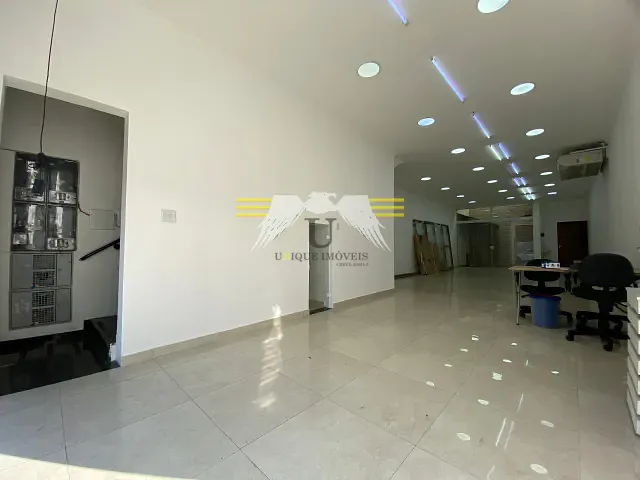 Prédio com 225m², para alugar, no bairro Vila Gomes Cardim em São Paulo