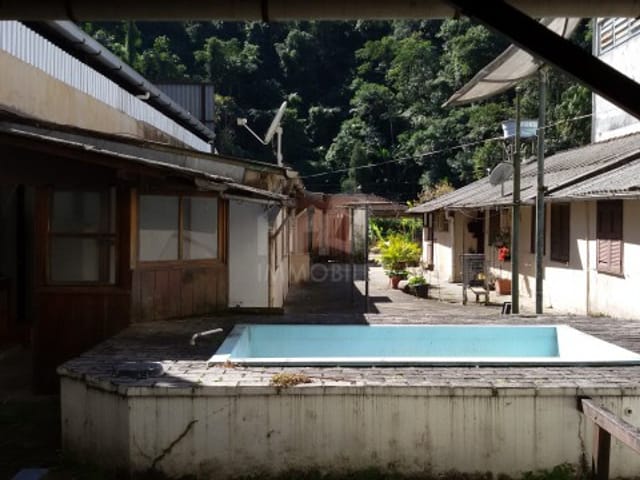 Prédio com 679m², à venda, no bairro Quitandinha em Petrópolis