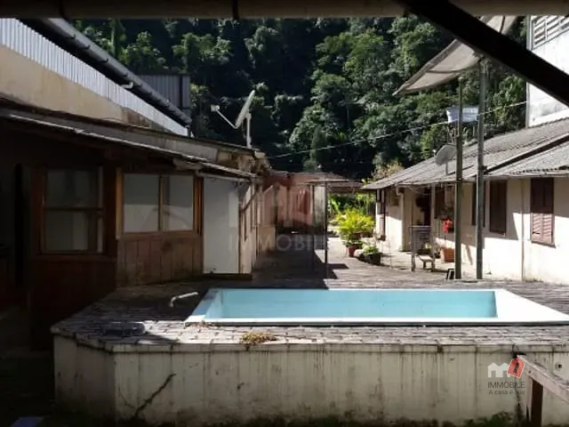 Prédio com 679m², à venda, no bairro Quitandinha em Petrópolis
