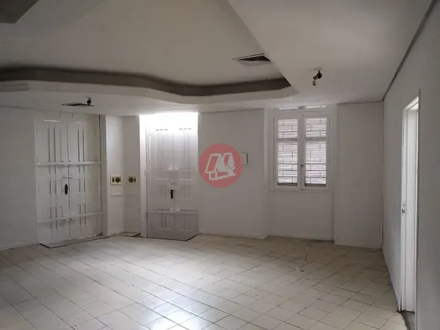 Prédio com 200m², para alugar, no bairro Independência em Porto Alegre