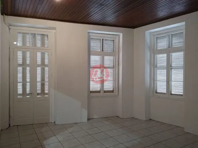 Prédio com 200m², para alugar, no bairro Independência em Porto Alegre
