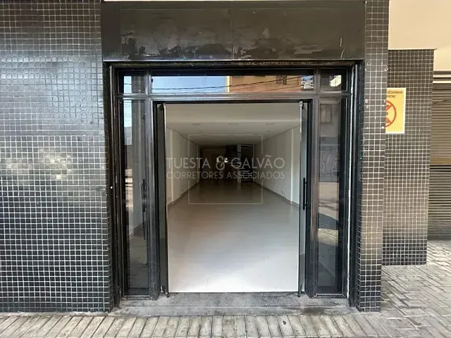 Prédio com 122m², à venda, no bairro Centro em Curitiba