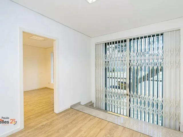 Prédio com 153m², à venda, no bairro Centro em Curitiba