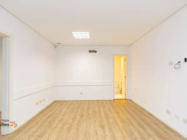 Prédio com 153m², à venda, no bairro Centro em Curitiba