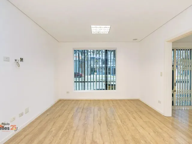 Prédio com 153m², à venda, no bairro Centro em Curitiba