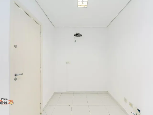 Prédio com 153m², à venda, no bairro Centro em Curitiba