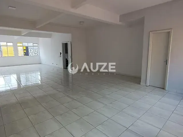 Prédio com 85m², para alugar, no bairro Centro em Curitiba