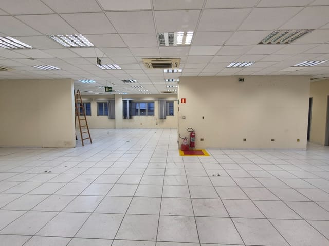 Prédio com 2560m², para alugar, no bairro Fundação em São Caetano do Sul