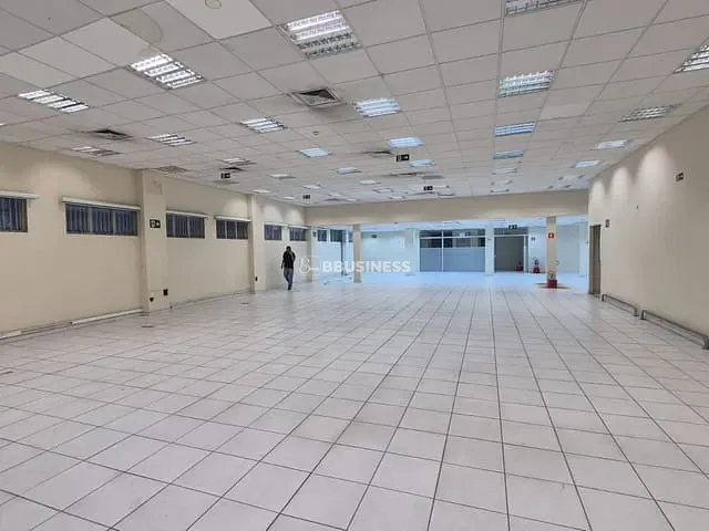 Prédio com 2560m², para alugar, no bairro Fundação em São Caetano do Sul