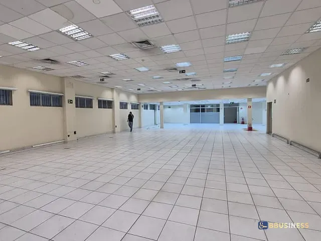 Prédio com 2560m², para alugar, no bairro Fundação em São Caetano do Sul