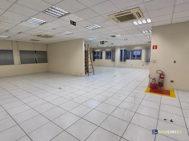 Prédio com 2560m², para alugar, no bairro Fundação em São Caetano do Sul