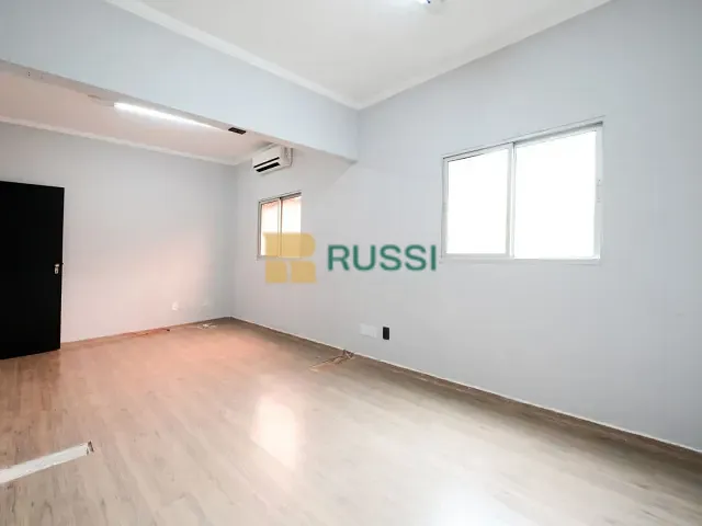 Prédio com 250m², à venda ou para alugar, no bairro Jardim Satélite em São José dos Campos