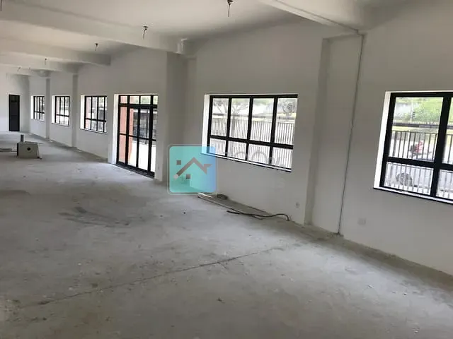 Prédio com 1080m², para alugar, no bairro Jardim da Granja em São José dos Campos