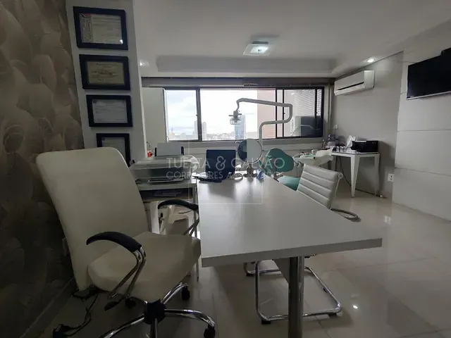 Prédio com 39m², à venda, no bairro Centro em Curitiba