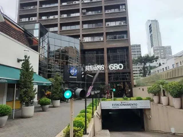 Prédio com 39m², à venda, no bairro Centro em Curitiba