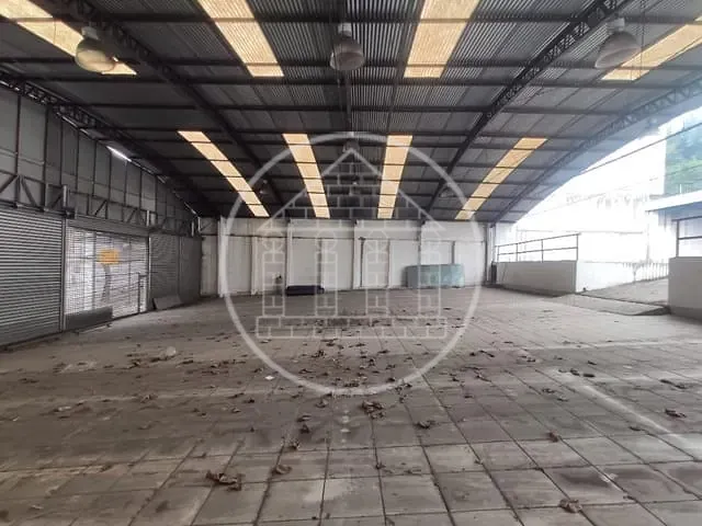 Prédio com 943m², para alugar, no bairro Cidade Dutra em São Paulo