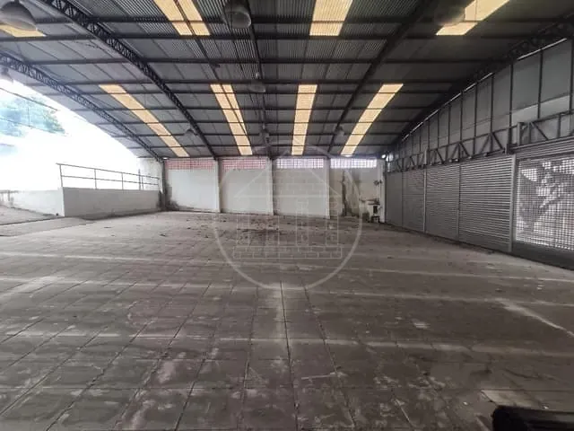 Prédio com 943m², para alugar, no bairro Cidade Dutra em São Paulo