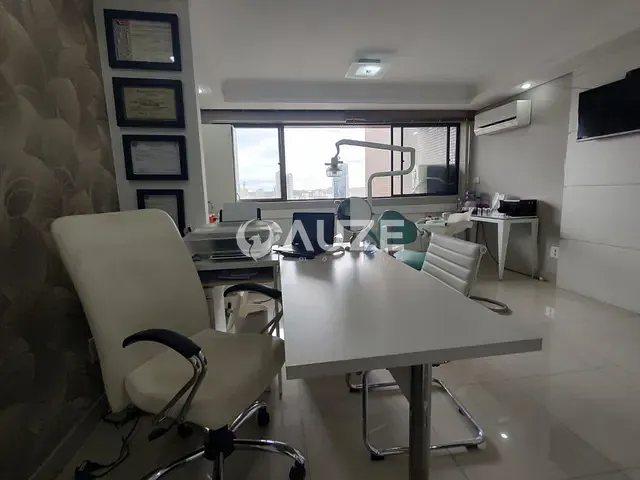 Prédio com 39m², à venda, no bairro Centro em Curitiba