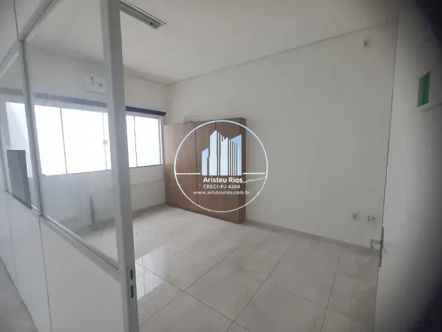 Prédio com 200m², para alugar, no bairro Centro em Pouso Alegre