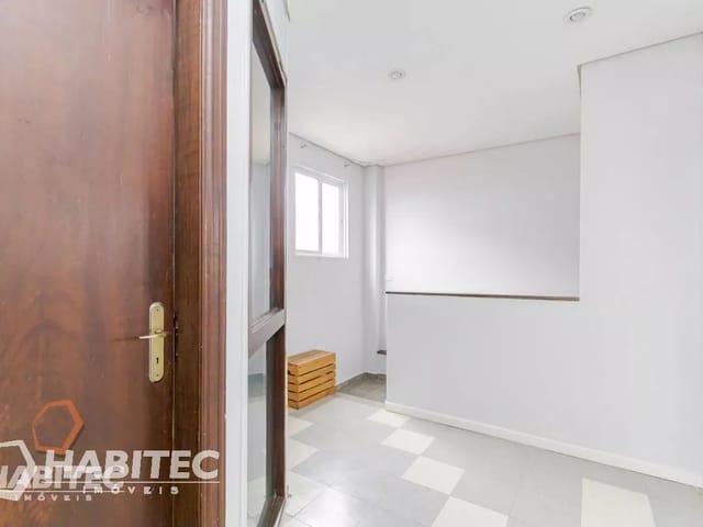 Prédio com 735m², à venda, no bairro Bom Retiro em Curitiba