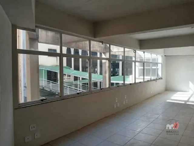 Prédio à venda ou para alugar, no bairro Centro em Petrópolis