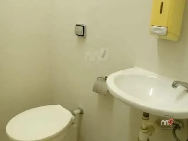 Prédio à venda ou para alugar, no bairro Centro em Petrópolis
