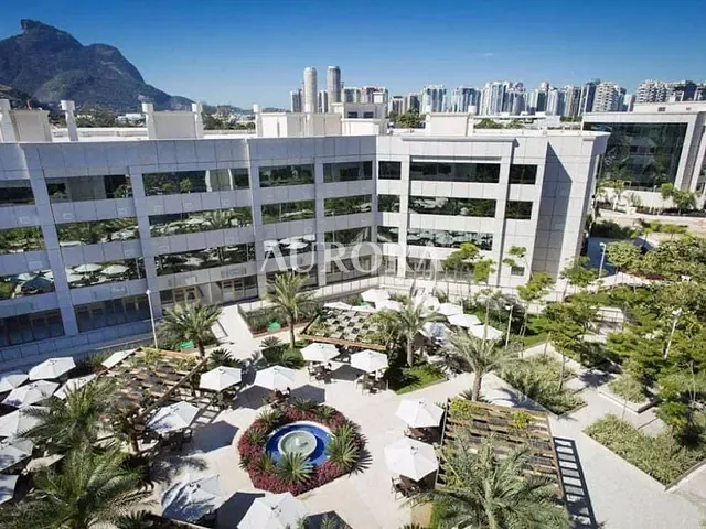 Prédio com 6467m², à venda, no bairro Barra da Tijuca em Rio de Janeiro
