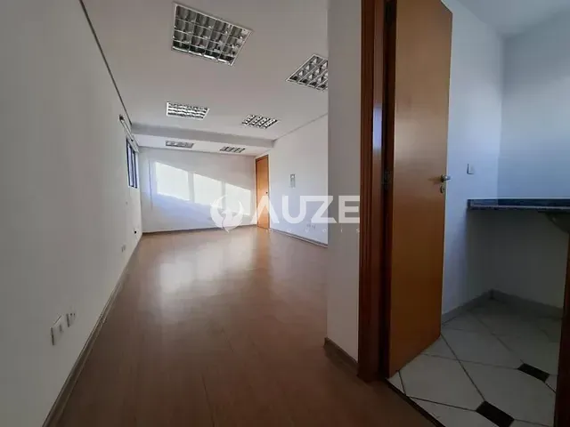 Prédio com 23m², à venda, no bairro Rebouças em Curitiba