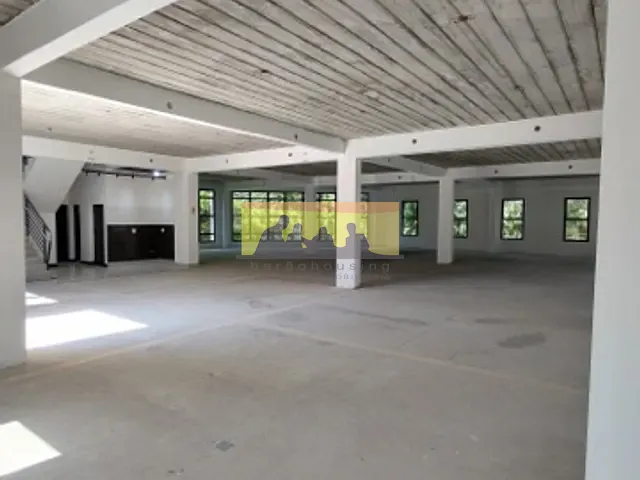 Prédio com 838m², para alugar, no bairro Loteamento Alphaville Campinas em Campinas