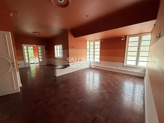 Prédio para alugar, no bairro Batista Campos em Belém