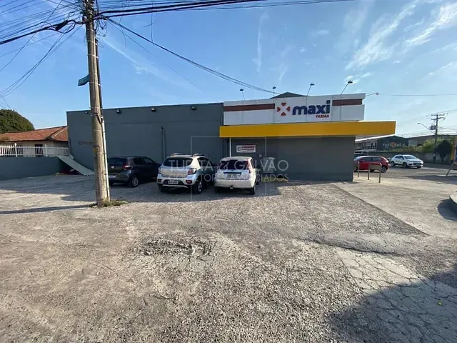 Prédio com 700m², à venda, no bairro Boqueirão em Curitiba