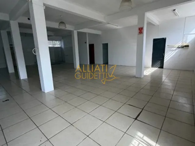 Prédio para alugar, no bairro Floresta em Sapiranga