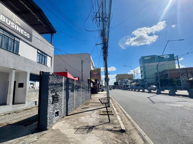 Prédio com 569m², para alugar, no bairro Centro em Campos dos Goytacazes