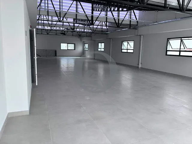 Prédio à venda ou para alugar, no bairro Cambuci em São Paulo