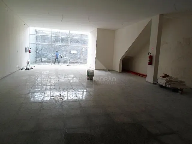 Prédio com 750m², para alugar, no bairro Vila Bocaina em Mauá