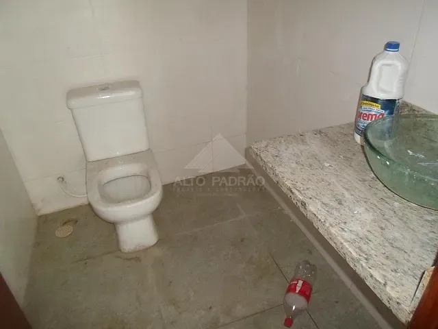 Prédio com 750m², para alugar, no bairro Vila Bocaina em Mauá