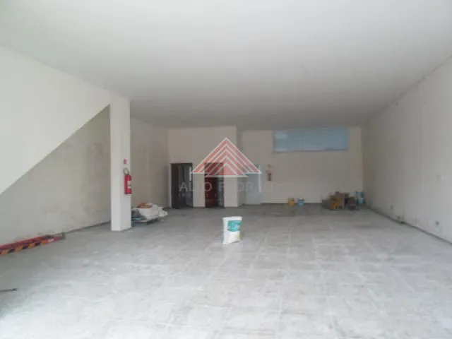 Prédio com 750m², para alugar, no bairro Vila Bocaina em Mauá