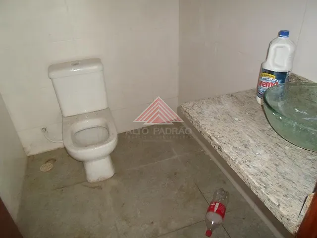Prédio com 750m², para alugar, no bairro Vila Bocaina em Mauá