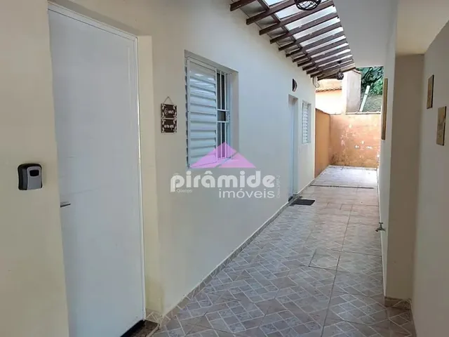 Prédio com 1600m² 8 quartos e 2 banheiros, à venda, no bairro Massaguaçu em Caraguatatuba