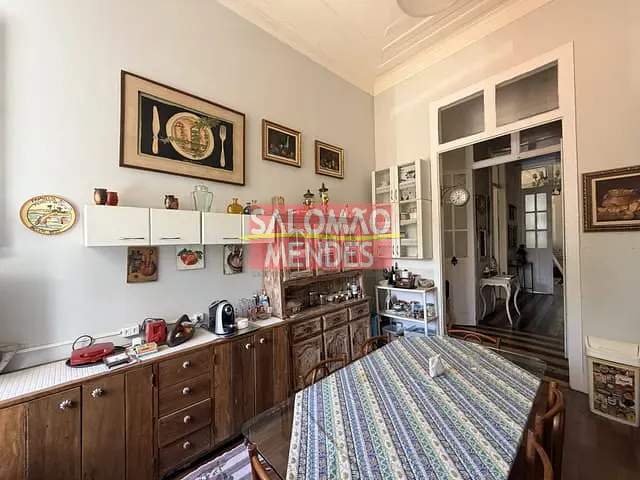 Prédio à venda, no bairro Nazaré em Belém