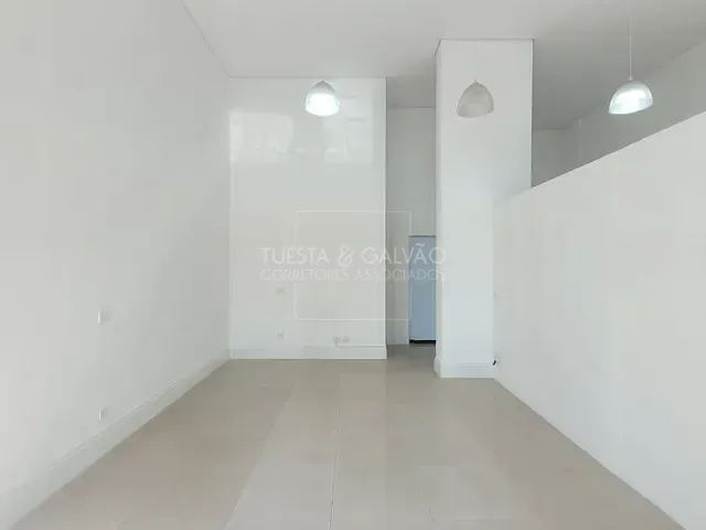 Prédio com 63m², à venda, no bairro Cabral em Curitiba