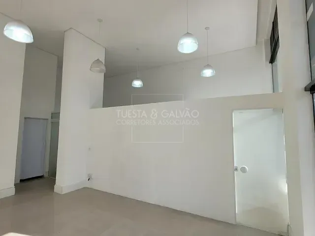Prédio com 63m², à venda, no bairro Cabral em Curitiba