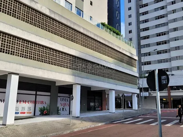 Prédio com 63m², à venda, no bairro Cabral em Curitiba