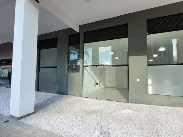 Prédio com 63m², para alugar, no bairro Cabral em Curitiba