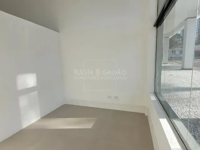 Prédio com 63m², para alugar, no bairro Cabral em Curitiba