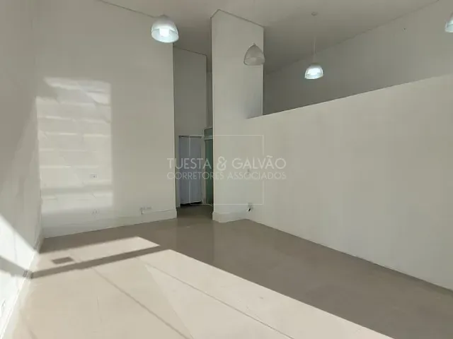 Prédio com 63m², para alugar, no bairro Cabral em Curitiba