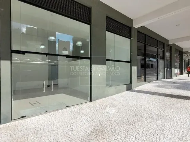 Prédio com 63m², para alugar, no bairro Cabral em Curitiba