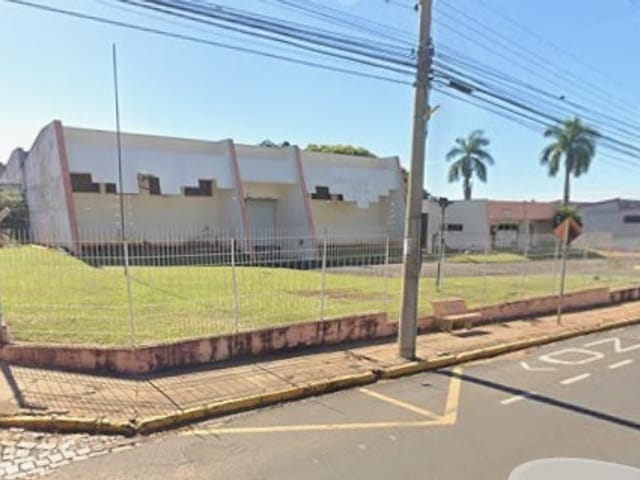 Prédio com 4332m², para alugar, no bairro Jardim Jussara Maria em Birigüi